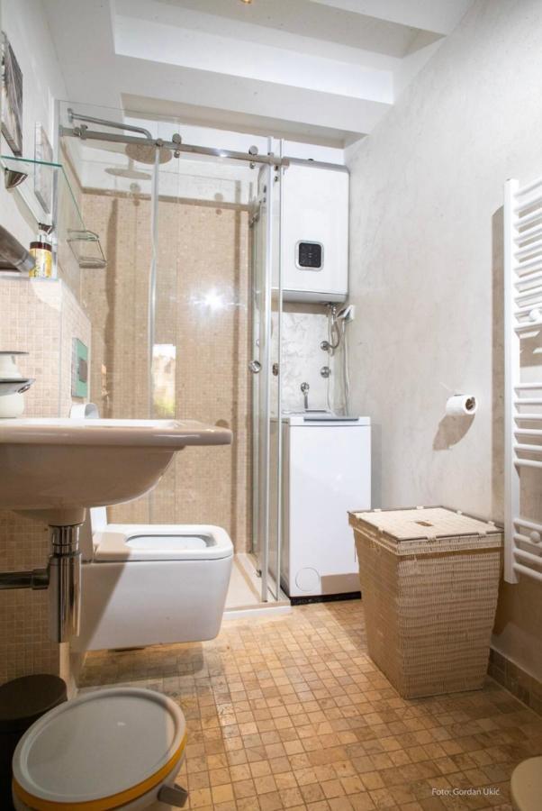 Nata Apartment 4 Stars 로비니 외부 사진